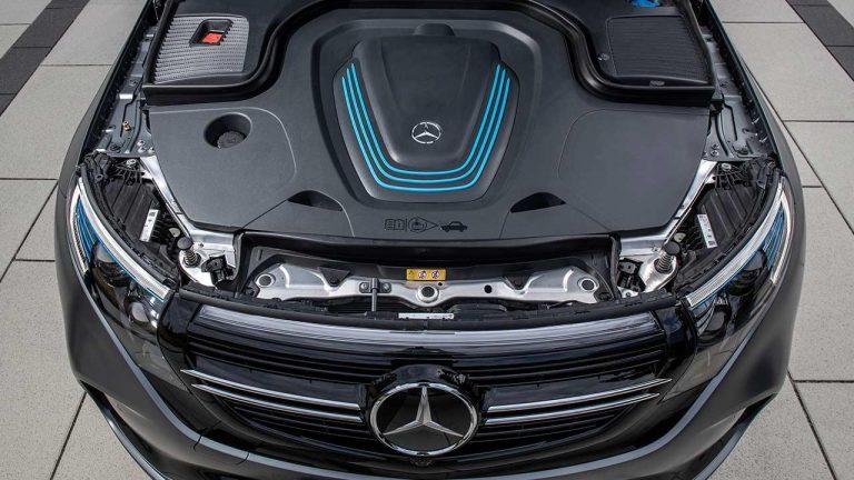 Mercedes-Benz EQC - offene Motorhaube - bei Automagazin Plus