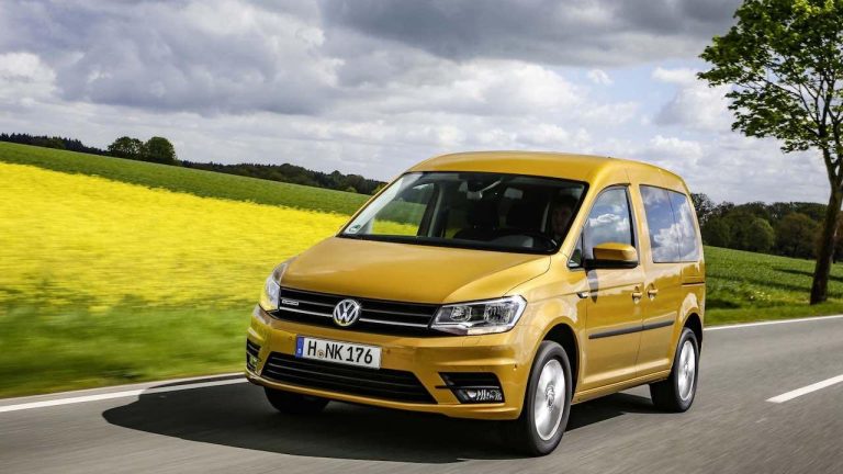 Volkswagen Caddy - Front- und Seitenansicht gelbes Feld - bei Automagazin Plus