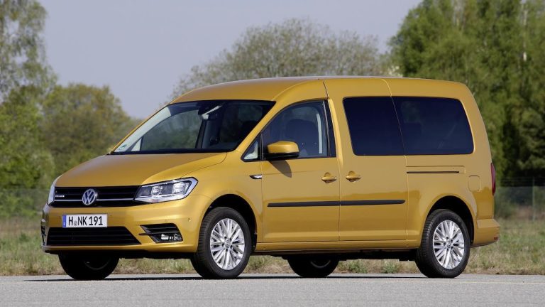 Volkswagen Caddy - Front- und Seitenansicht stehend - bei Automagazin Plus